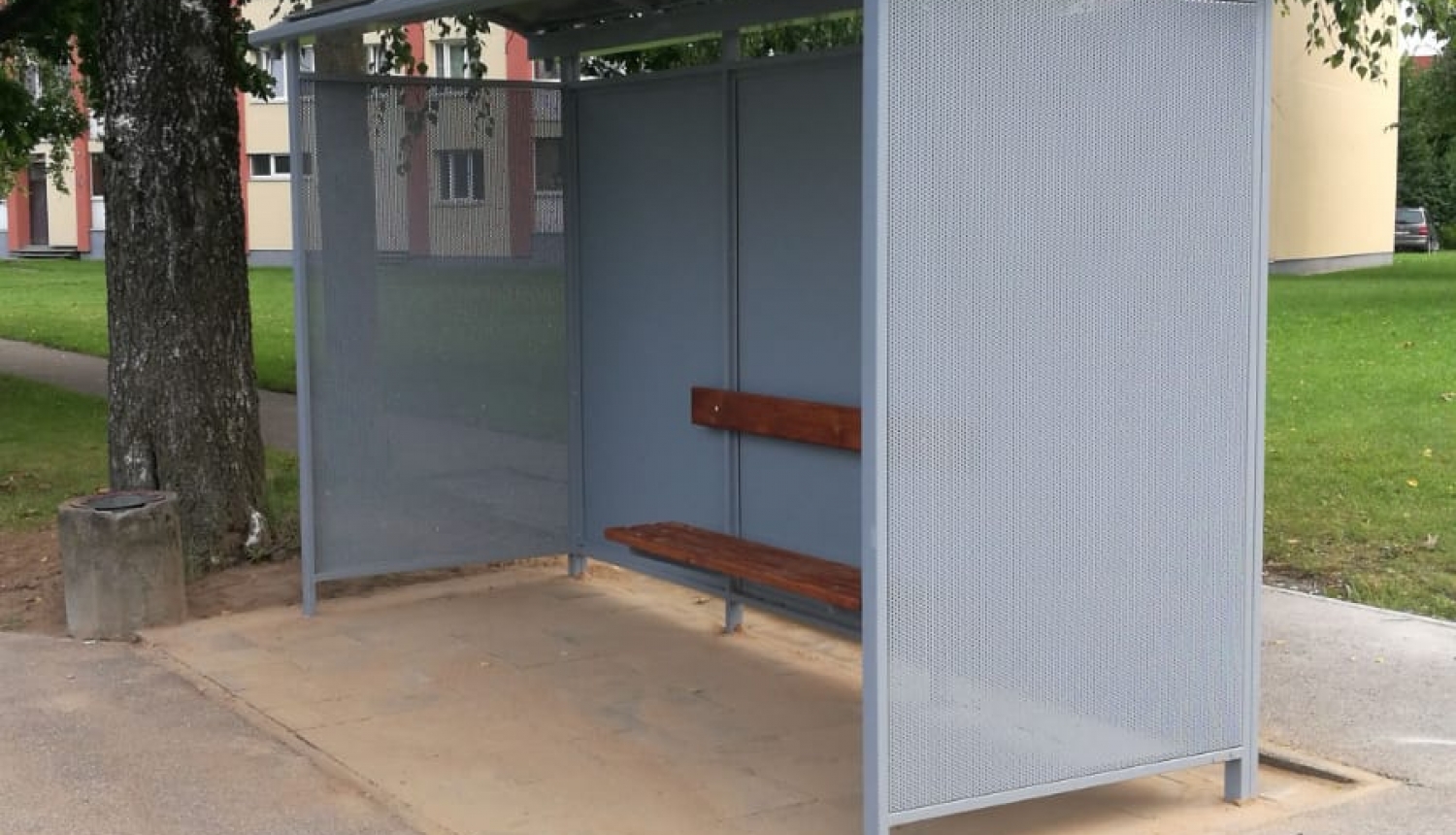 Limbažos uz Sporta ielas uzstādīta jauna autobusu pieturvieta Limbažos uz Sporta ielas uzstādīta jauna autobusu pieturvieta